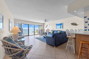 TV - Family friendly 2bedroom+bunkroom/2.5bath oceanfront condo (Key Colony Beach)