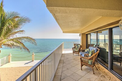 Luxuriously Remodeled & Expansive Wraparound Ocean Views
