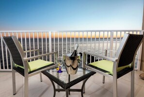 Property grounds - Modern and Bright Remodeled Oceanfront 2bedroom Condo (Key Colony Beach)