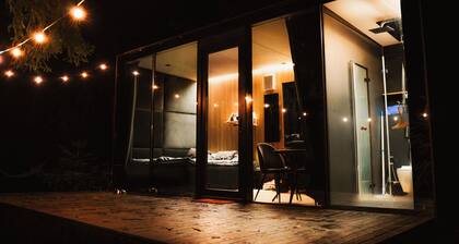 LakeWood. Hidden Mirror Retreat in wild Forest. Premium-designed cabin whit WiFi