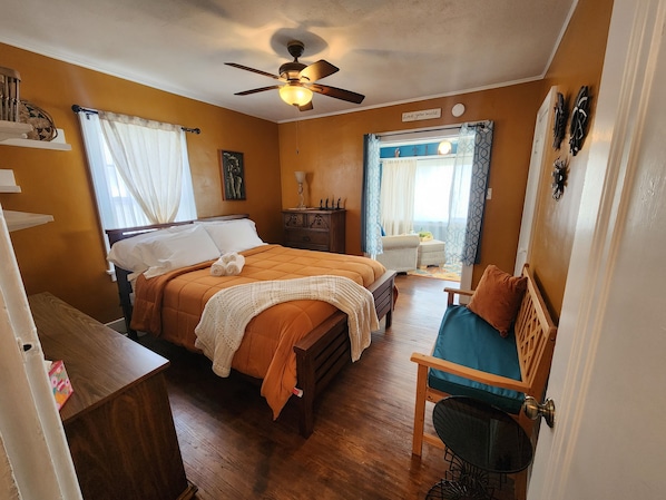 Iron/ironing board, WiFi, bed sheets