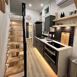雪櫃、微波爐、爐具、廚房用具/餐具/器皿
