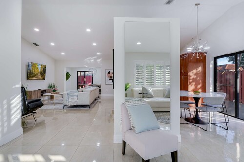 Casa Brisa - Stylish BBQ Near Heart of Kendall