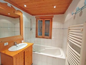 Bathroom - Chalet, wifi, view mountain, sauna, balcony, fireplace or stove, 140m², Champagny-en-Vanoise (Champagny-en-Vanoise)