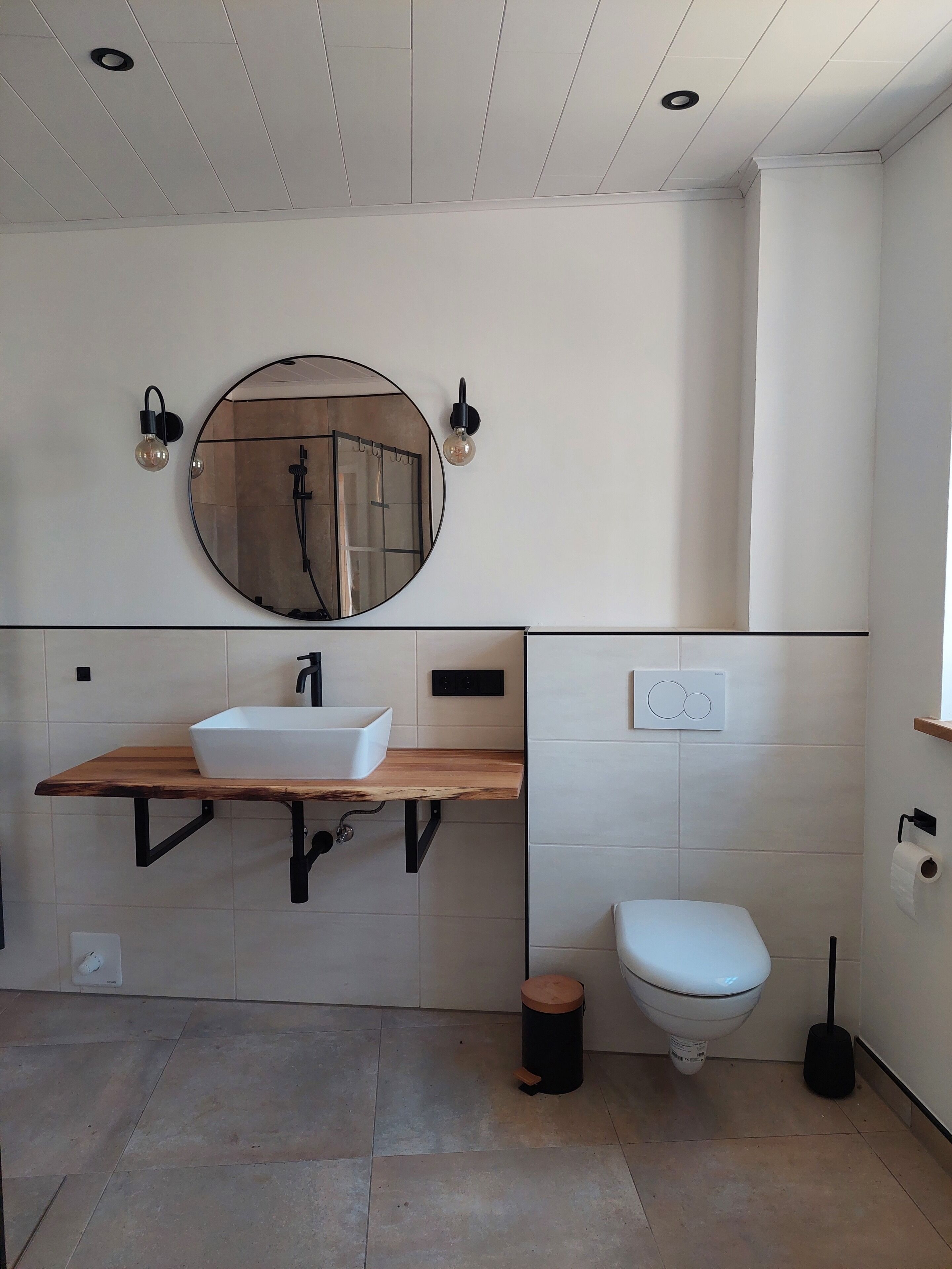 Dusche, Handtücher, Seife, Toilettenpapier