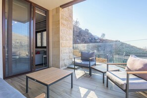 Terrace/patio - Snowfall Escape 24hr Electricity (Aayoun El Siman)