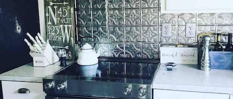 Fridge, microwave, oven, coffee/tea maker