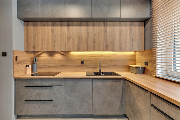 Classic Apartment, Garden View | Private kitchen