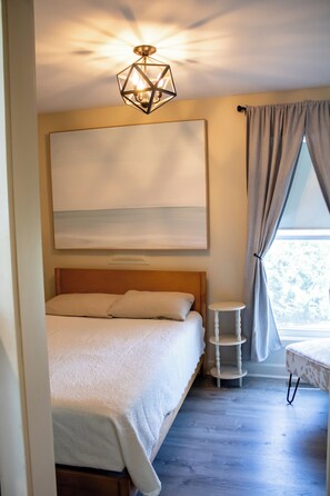 2 habitaciones, tabla de planchar con plancha, wifi y ropa de cama 