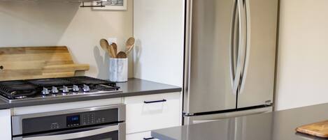 Mikrowelle, Ofen, Herdplatte, Geschirrspüler