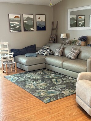Smart TV, printers - 3 Bedroom Pool Home St Augustine Sleeps 6 Beautiful Kitchen Beach Outdoor Space (St. Augustine)