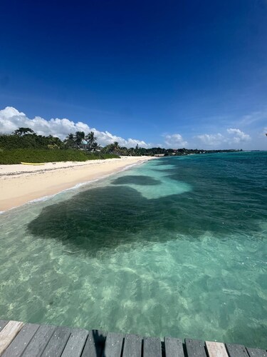 PROSPECT OASIS: Nestled on the pristine waters of the Cayman Islands