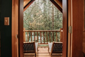 Cabin, 2 Bedrooms, Balcony, Mountain View | Interior