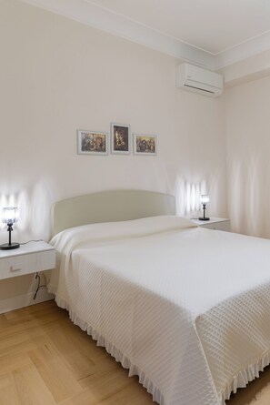 Deluxe Apartment, Balcony | 2 bedrooms, desk, laptop workspace, blackout drapes - AeP House (Pompei)