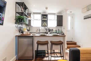 Private kitchen - Cute & Stylish 2 Bed House 10 Mins to Woolwich DLR (London)