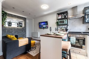 Private kitchen - Cute & Stylish 2 Bed House 10 Mins to Woolwich DLR (London)