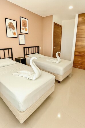 3 bedrooms, iron/ironing board, WiFi, bed sheets