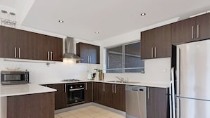 Apartment, 2 Bedrooms (NAL015) | Private kitchen - Kozyguru | Allawah | 2 Bed Kozy Apartment (Allawah)