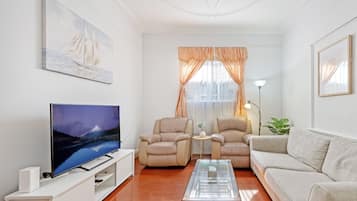 House, 4 Bedrooms (NAS030) | Living area