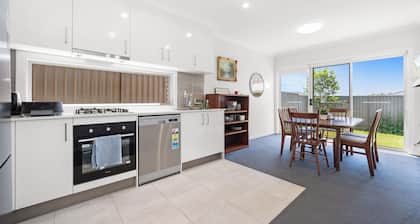 Kozyguru | Austral | Convenient 4 X Ensuite House