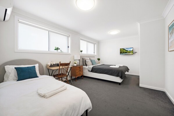 House, 4 Bedrooms (NAU003) - Kozyguru | Austral | Convenient 4 X Ensuite House (Austral)