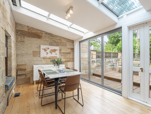 Kozyguru | Balmain | Charming 3 Room Cottage