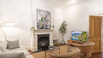 House, 3 Bedrooms (NBA031) | Living area