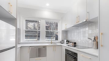 Studio (NBD242) | Private kitchen | Fridge, stovetop, electric kettle, cookware/dishes/utensils