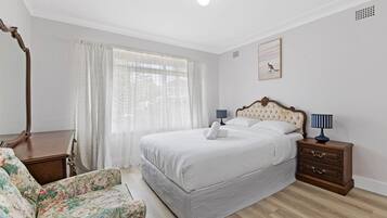 House, 3 Bedrooms (NBL049) | 3 bedrooms, individually decorated, individually furnished