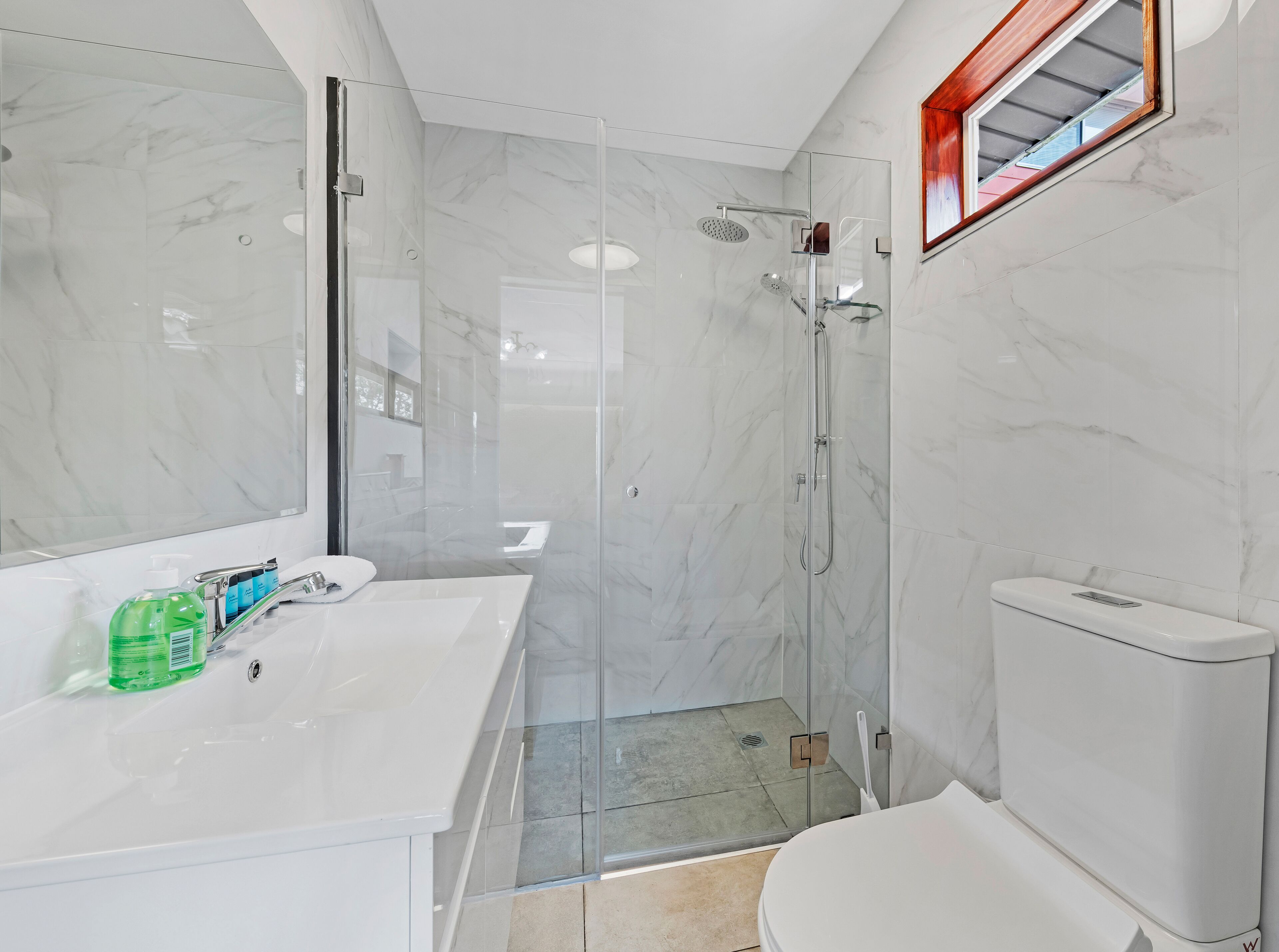 House, 3 Bedrooms (NBL049) | Bathroom | Hair dryer