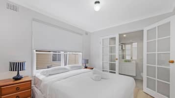 House, 3 Bedrooms (NBL049) | 3 bedrooms, individually decorated, individually furnished