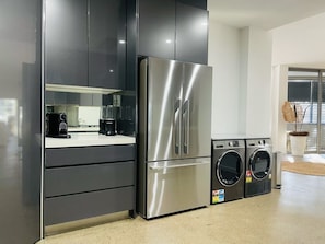 Apartamento, 3 quartos (NBO003) | Cozinha privada | Geladeira, micro-ondas, fogão, cooktop