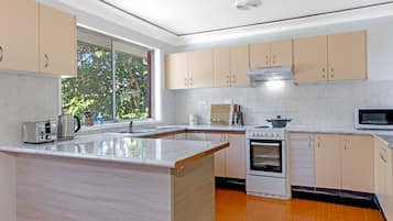 House, 3 Bedrooms (NCA009) | Private kitchen