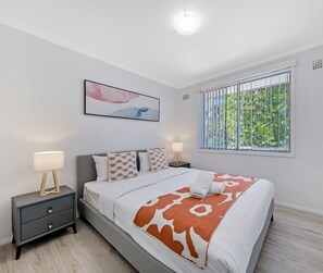 House, 3 Bedrooms (NCA009) - Kozyguru | Carlingford | 3 Beds + Free Parking (Carlingford)