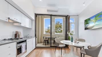 Apartment, 1 Bedroom (NCH084) | Private kitchen | Fridge, microwave, stovetop, cookware/dishes/utensils