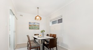House, 3 Bedrooms (NFO008) | In-room dining