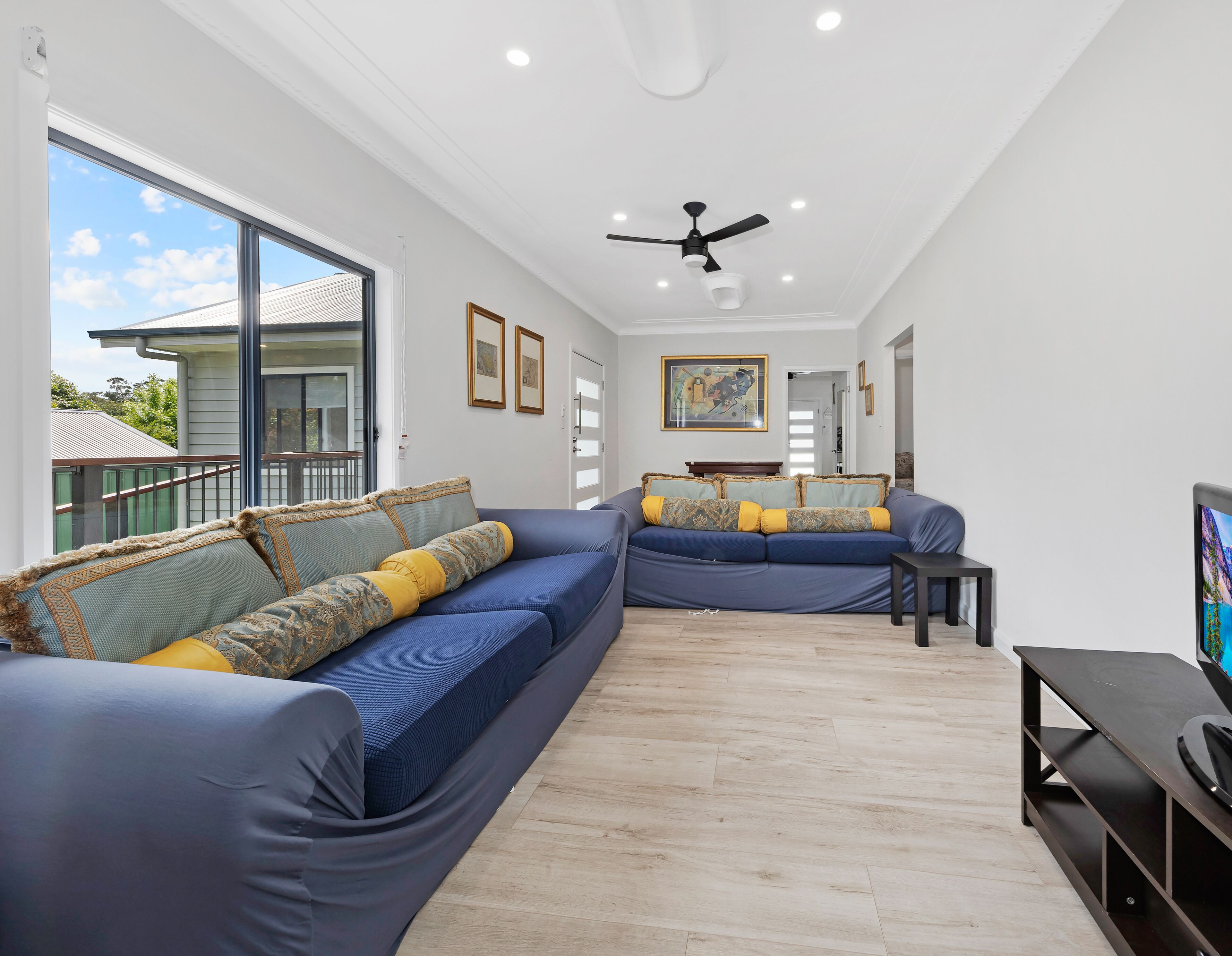 House, 5 Bedrooms (NGL006) | Living area