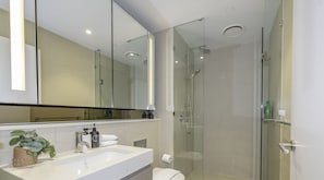 Apartamento, 2 quartos (NHA081-1709) | Banheiro | Chuveiro