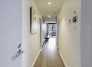 Apartamento, 2 quartos (NHA081-1709) | Área de estar | TV de tela plana
