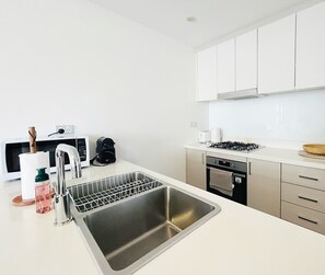 Appartement, 3 chambres (NHW081-214) | Cuisine privée | Micro-ondes, four, plaque de cuisson