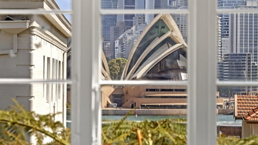 Kozyguru | Kirribilli | Opera House View 2 Bed Apt