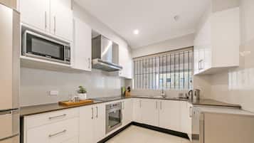 Classic Apartment, 2 Bedrooms (NLE367) | Private kitchen | Microwave, oven, stovetop, electric kettle