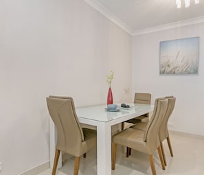 Classic Apartment, 2 Bedrooms (NLE367) | In-room dining