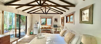 Kozyguru | Marrickville| Lovely Granny Flat Studio