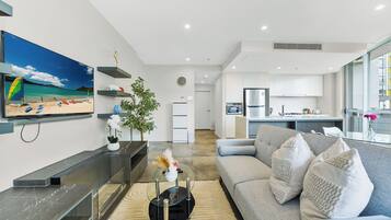 Comfort Apartment, 2 Bedrooms (NMA103) | Living area