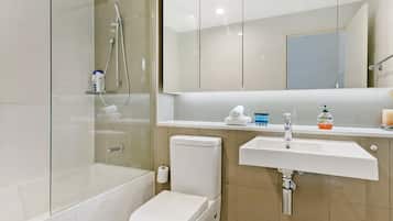 Family Apartment, 2 Bedrooms (NMA629) | Bathroom | Toilet paper