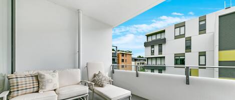 شقة عائلية - غرفتا نوم (NMA629) | شرفة/رواق