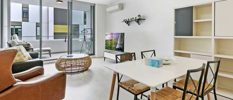 Apartemen Keluarga, 2 kamar tidur (NMA629) | Makan di kamar