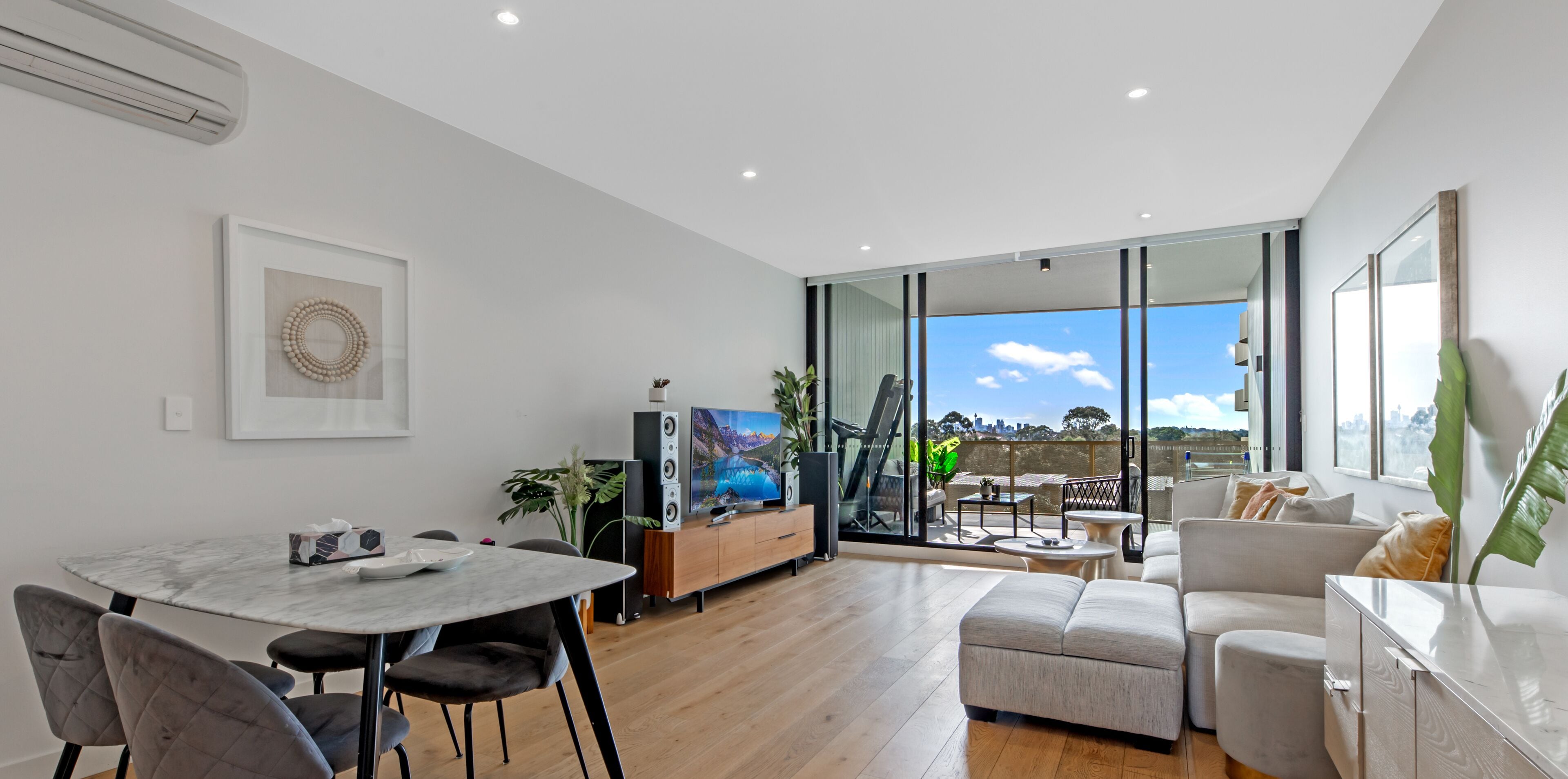 Comfort Apartment, 2 Bedrooms (NPA005) | Living area