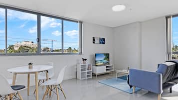 Design Apartment, 2 Bedrooms (NPA008) | Living area